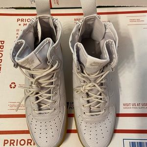 NIKE Women's SF Air Force 1 Mid 'Vast Grey'